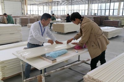 众志成城共奋战--富煌木业开展管理人员支援产线活动